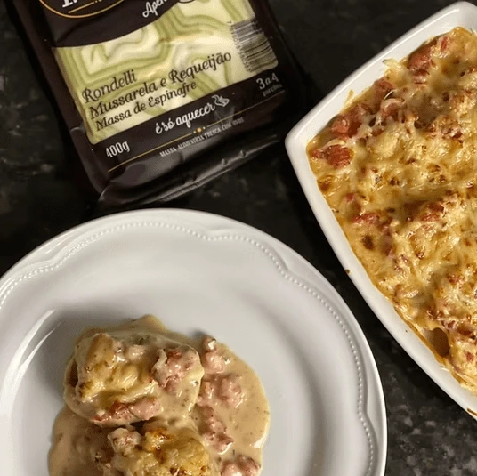 Banner da receita de Rondelli de espinafre com requeijão ao molho de linguiça